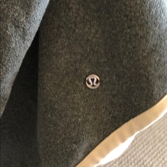 Lululemon Cozy Grey Jacket - Picture 5 of 7